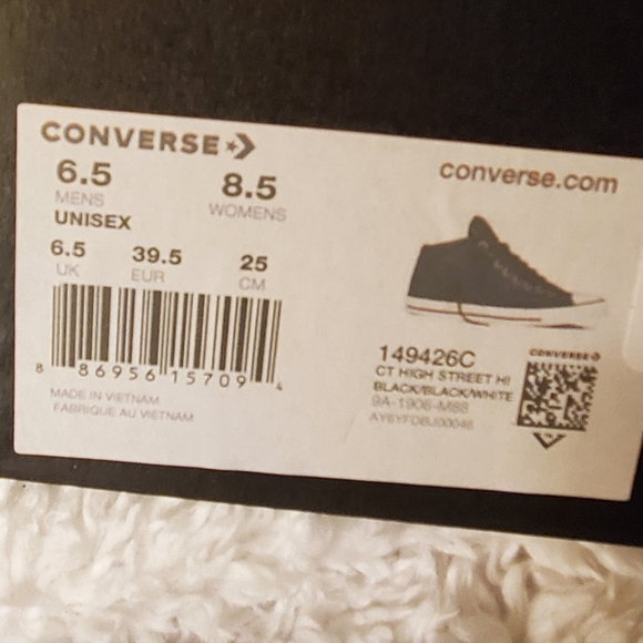 Converse - Picture 2 of 3